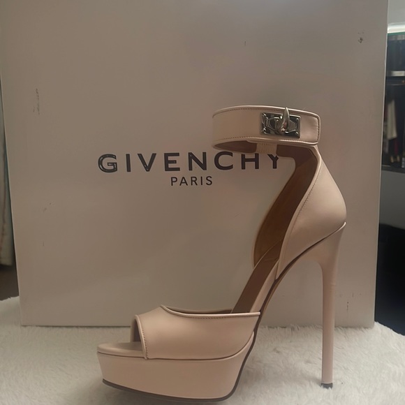 Givenchy Shoes - Givenchy powder rose pink shark tooth platform sandal